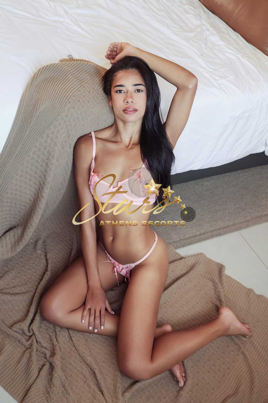 VICTORIA-ESCORT-SEXY-IN-GREECE