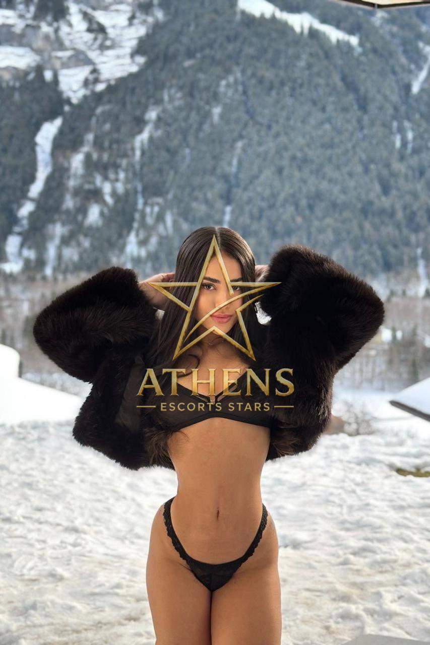 AURORA-ATHENS-ESCORT-STARS